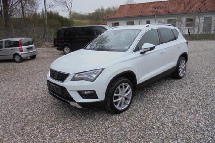 Hvid Seat Ateca fra 2020 set udefra
