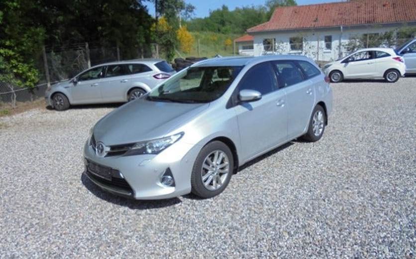 Toyota Auris 1,3 VVT-i T2 Premium Comfort Touring Sports