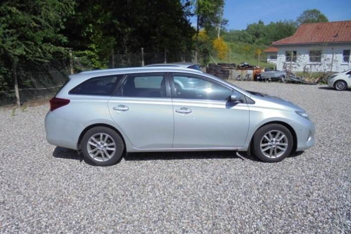 Sølv Toyota Auris fra 2014