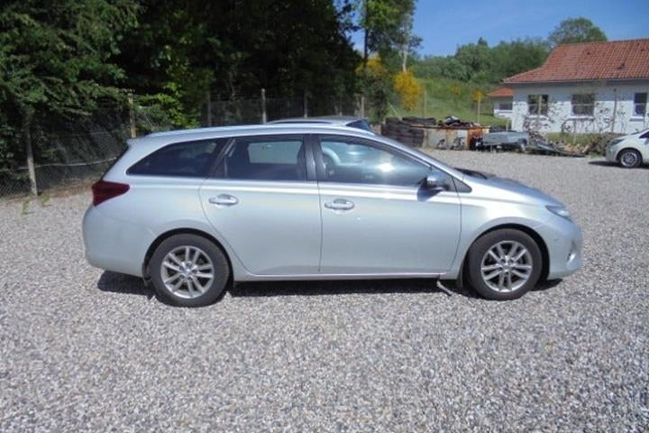 Sølv Toyota Auris fra 2014