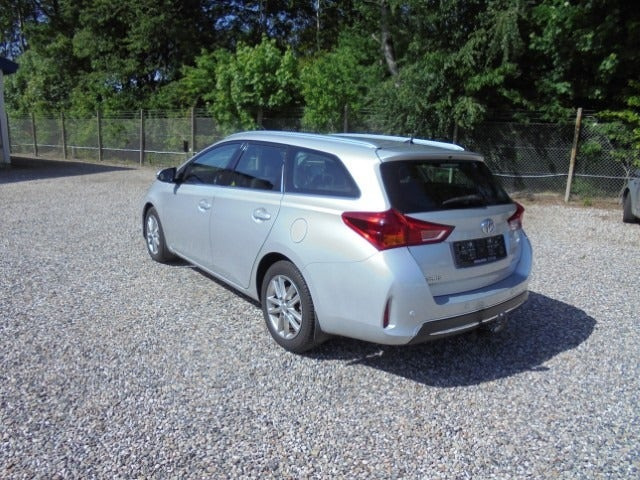 Sølv Toyota Auris fra 2014