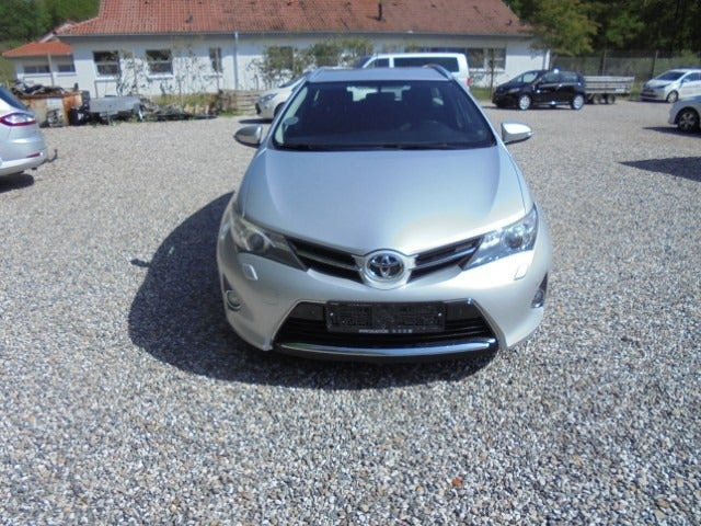 Sølv Toyota Auris fra 2014
