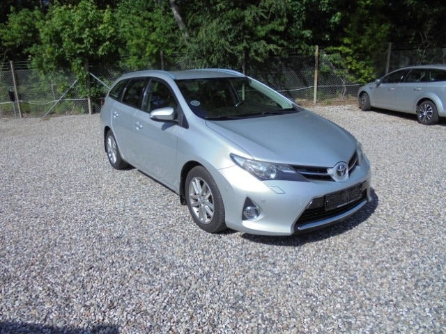 Sølv Toyota Auris fra 2014