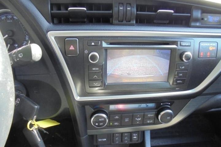 Sølv Toyota Auris fra 2014