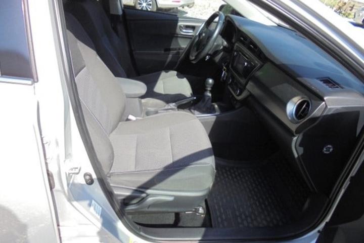 Sølv Toyota Auris fra 2014