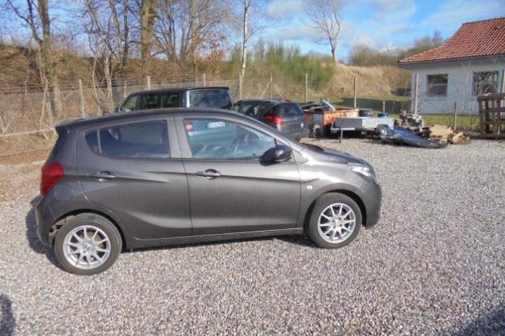 Grå Opel Karl fra 2016