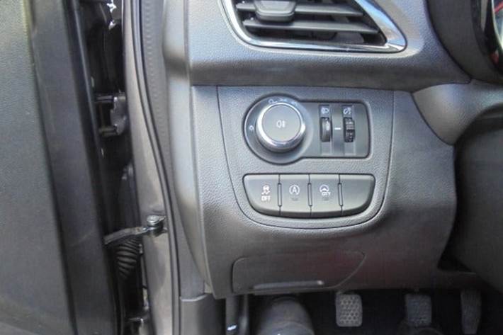 Grå Opel Karl fra 2016
