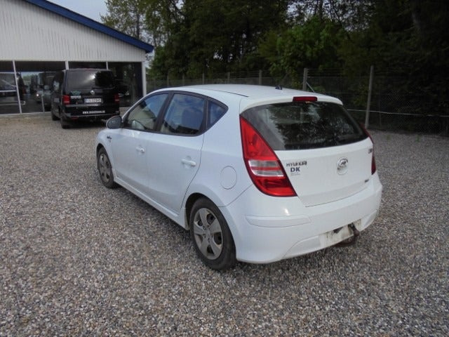 Hvid Hyundai i30 fra 2010