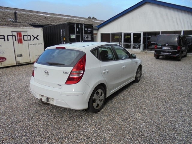 Hvid Hyundai i30 fra 2010