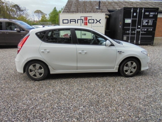 Hvid Hyundai i30 fra 2010