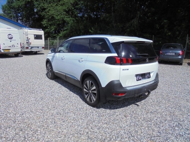 Hvid Peugeot 5008 fra 2018