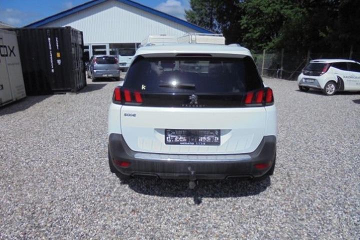 Hvid Peugeot 5008 fra 2018