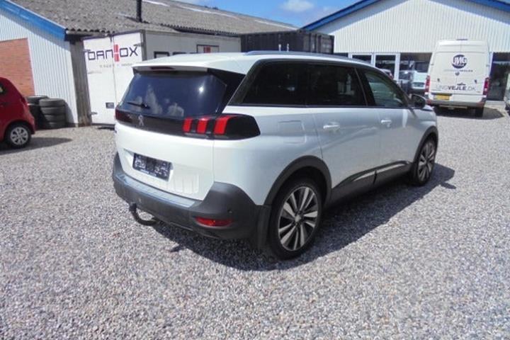 Hvid Peugeot 5008 fra 2018