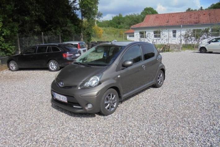 Bronze Toyota Aygo fra 2013