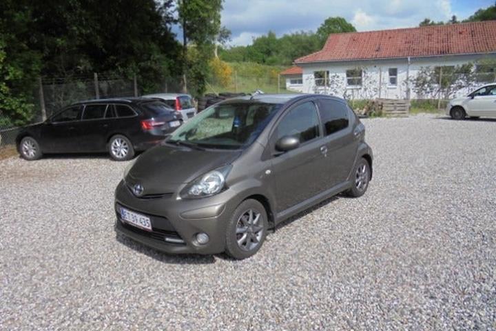 Bronze Toyota Aygo fra 2013