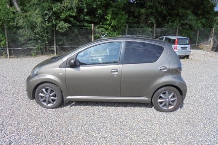Bronze Toyota Aygo fra 2013