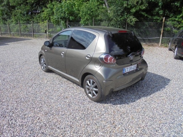 Bronze Toyota Aygo fra 2013