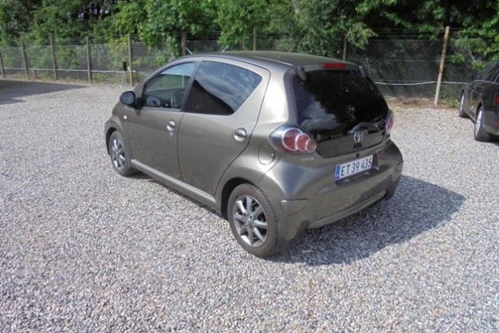 Bronze Toyota Aygo fra 2013