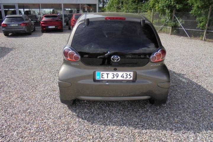 Bronze Toyota Aygo fra 2013