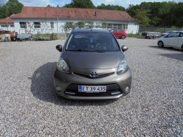 Bronze Toyota Aygo fra 2013
