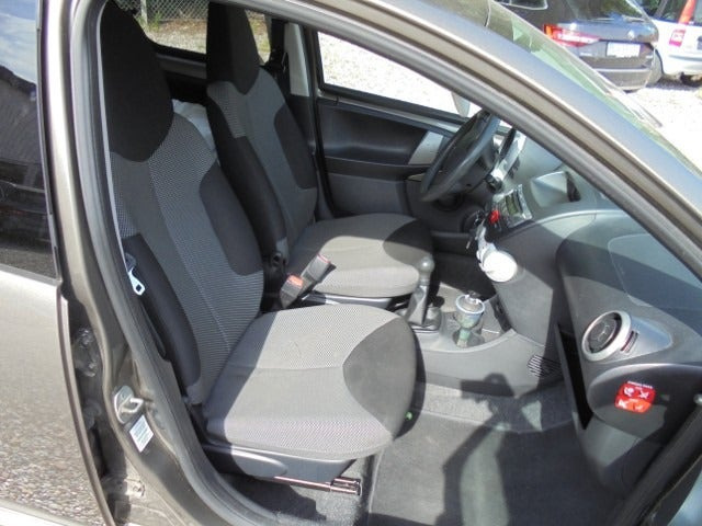 Bronze Toyota Aygo fra 2013