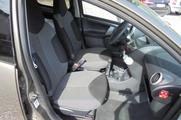 Bronze Toyota Aygo fra 2013