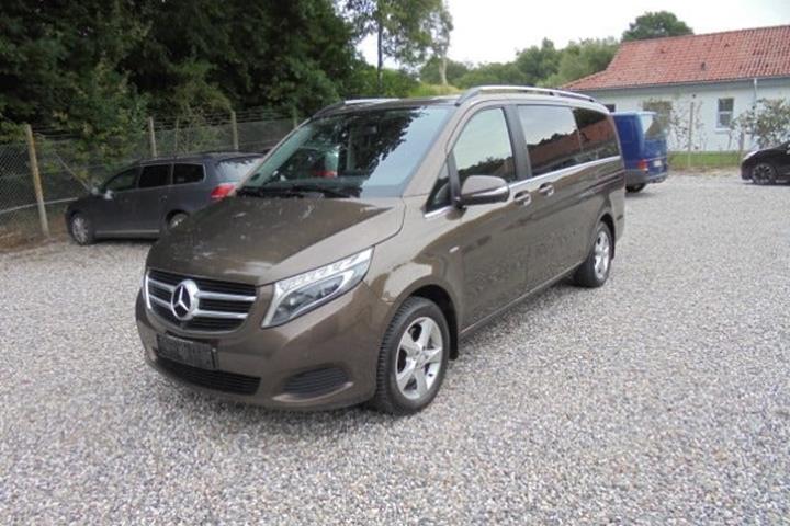 Brun Mercedes V250 d fra 2015 set udefra