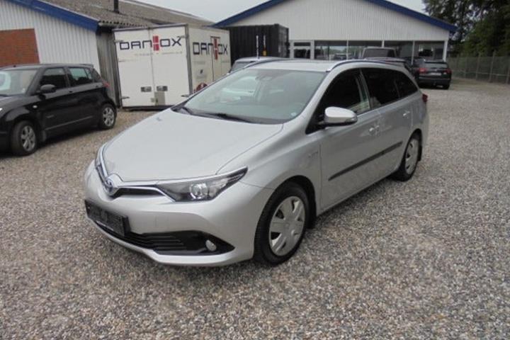 Sølv Toyota Auris fra 2017 set udefra