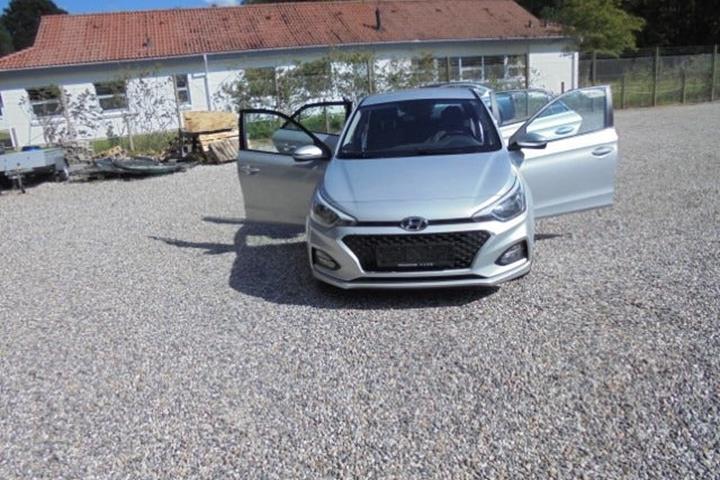 Sølv Hyundai i20 fra 2020