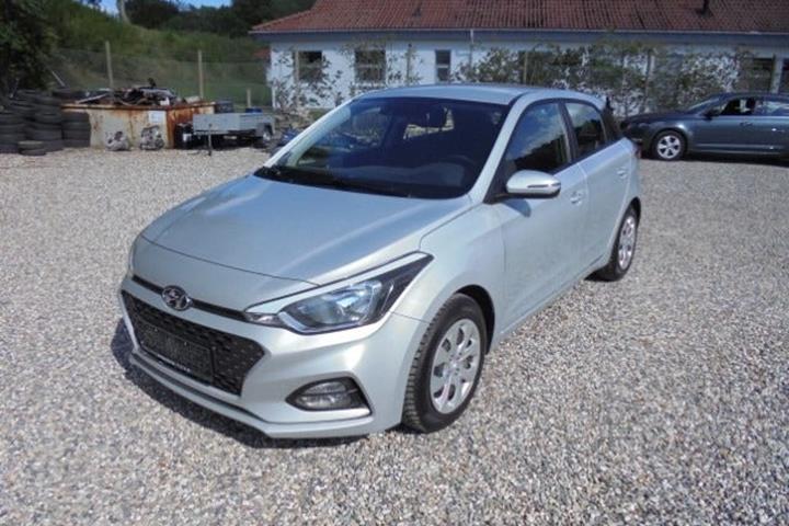 Sølv Hyundai i20 fra 2020