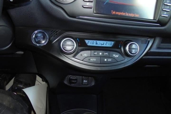 Sort Toyota Yaris fra 2019