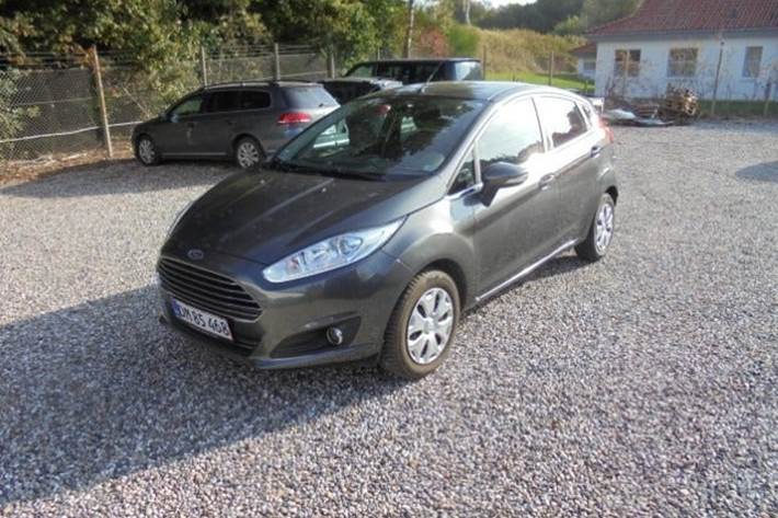 Grå Ford Fiesta fra 2016