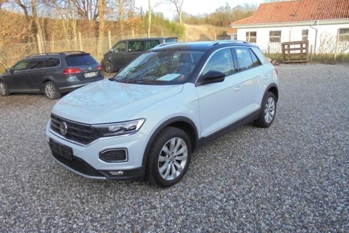 Beige VW T-Roc fra 2020 set udefra