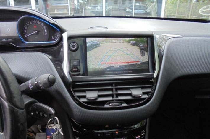 Sort Peugeot 2008 fra 2017