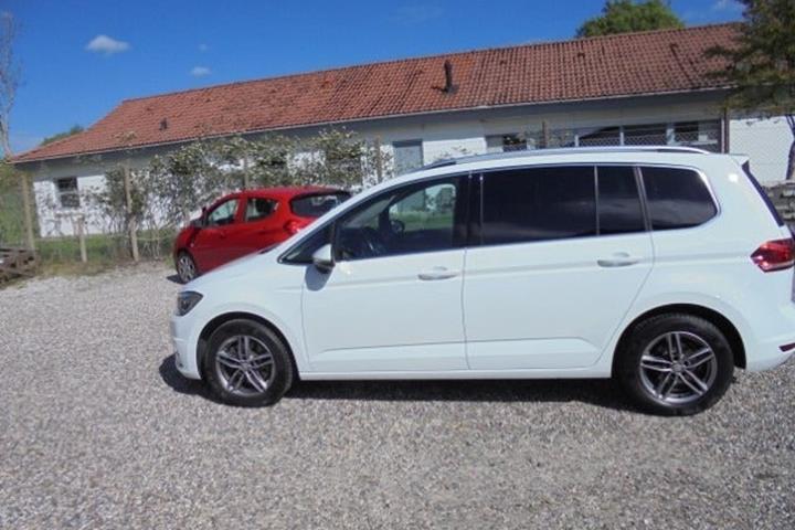 Hvid VW Touran fra 2018