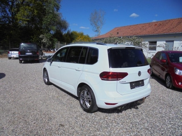 Hvid VW Touran fra 2018
