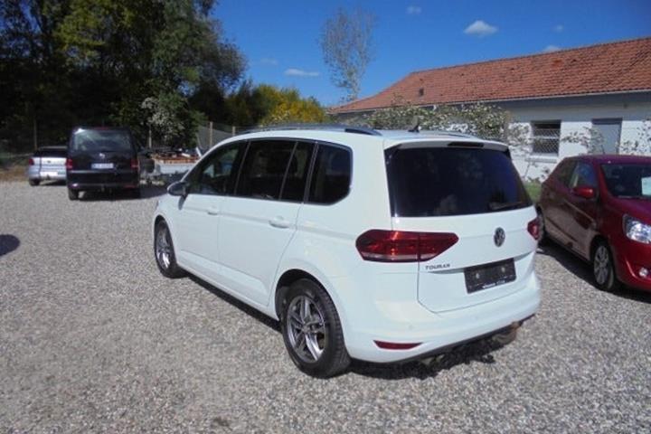 Hvid VW Touran fra 2018