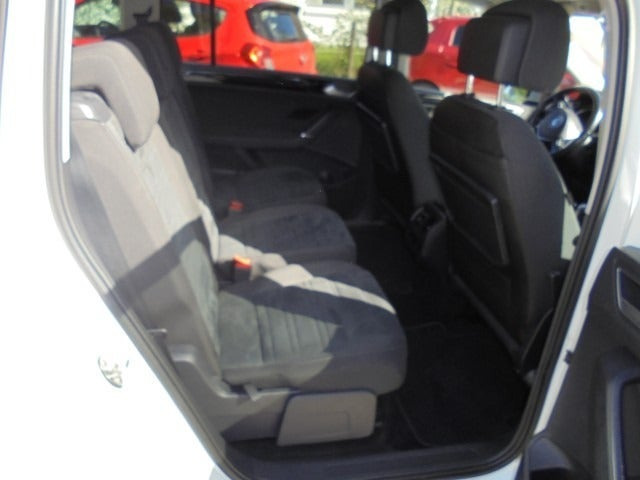 Hvid VW Touran fra 2018