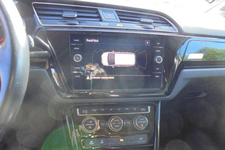 Hvid VW Touran fra 2018