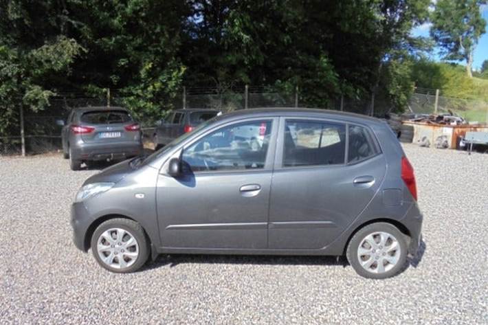 Grå Hyundai i10 fra 2013