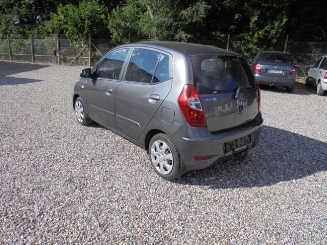 Grå Hyundai i10 fra 2013