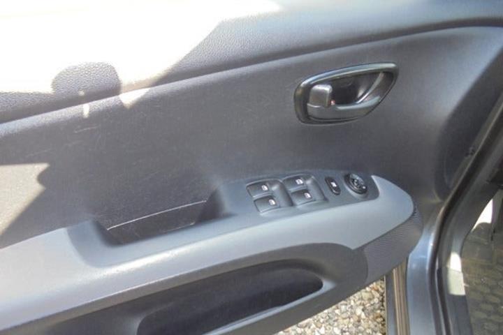 Grå Hyundai i10 fra 2013