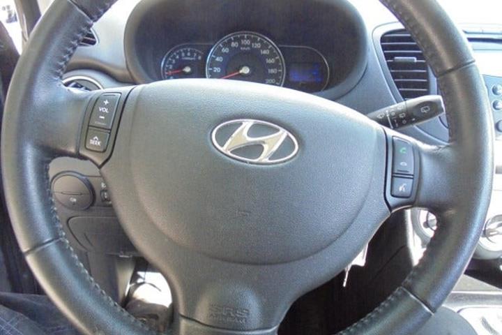 Grå Hyundai i10 fra 2013