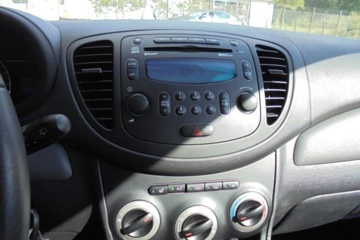 Grå Hyundai i10 fra 2013