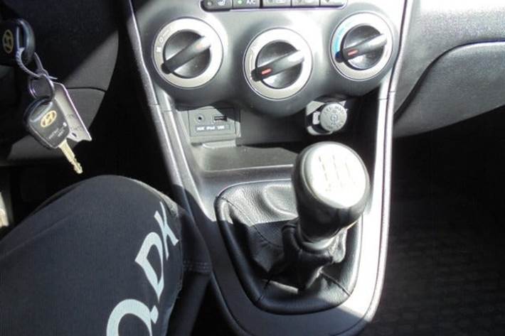 Grå Hyundai i10 fra 2013