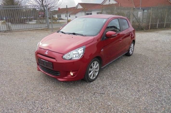 Grå Mitsubishi Space Star fra 2015