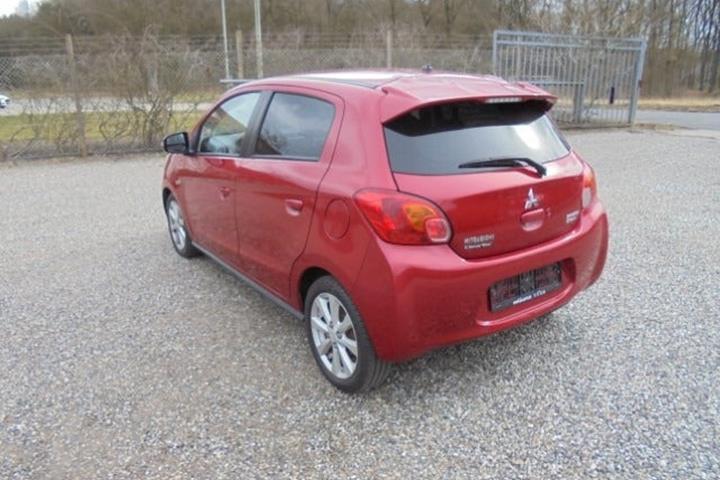 Grå Mitsubishi Space Star fra 2015