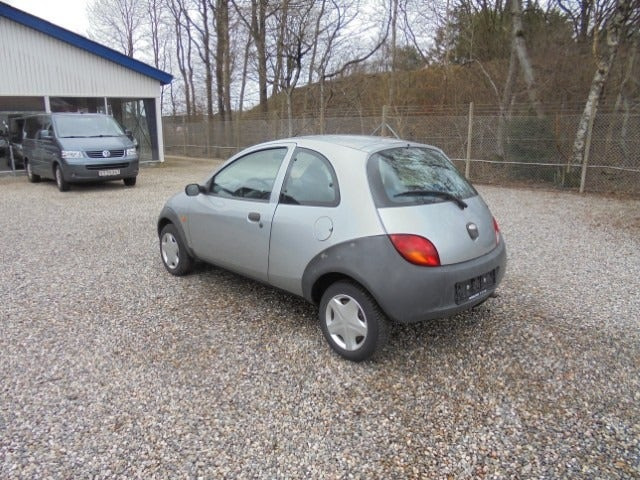 Sølv Ford Ka fra 2004