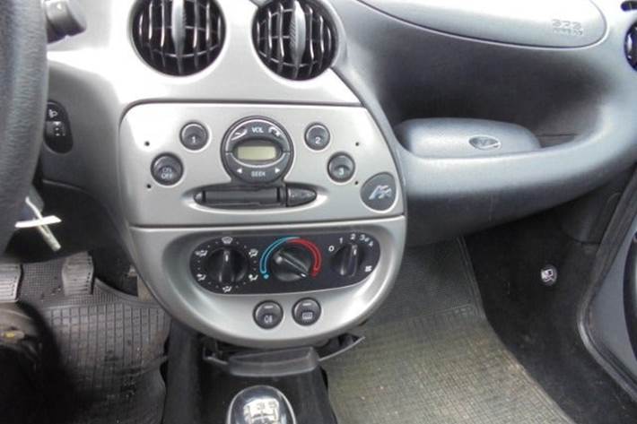 Sølv Ford Ka fra 2004