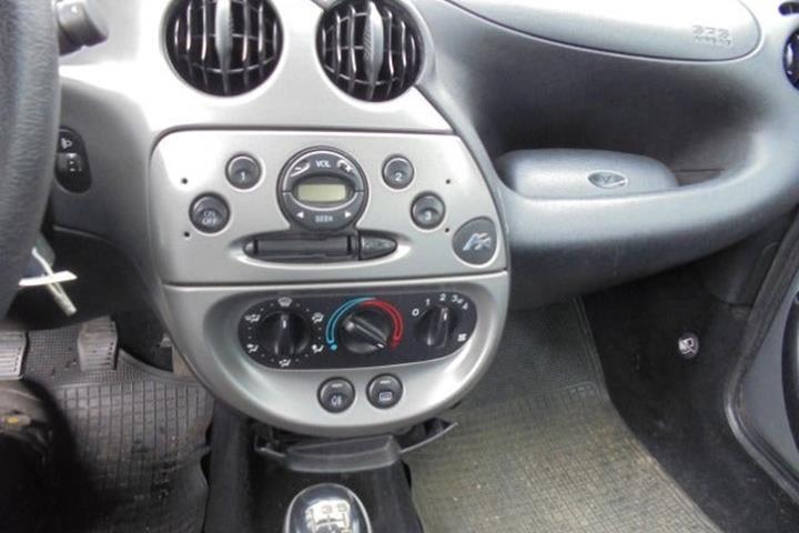 Sølv Ford Ka fra 2004